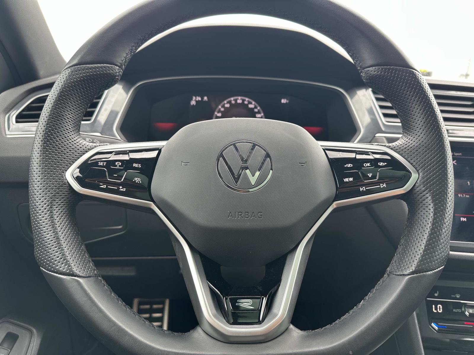 Used 2024 Volkswagen Tiguan SE R-Line AWD/4WD image 20