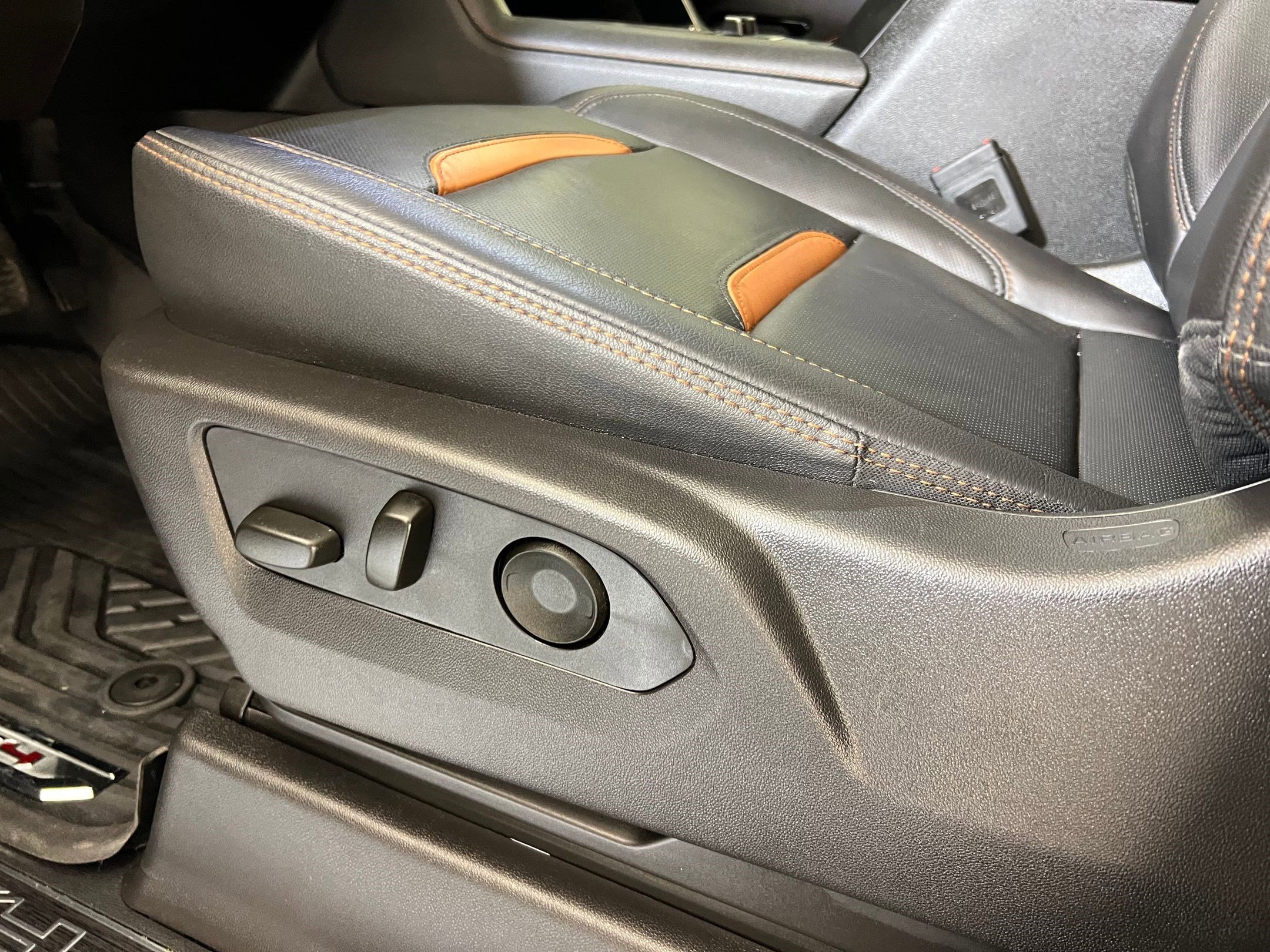 Used 2025 GMC Sierra 2500 AT4 w/ AT4 Premium Plus Package image 13