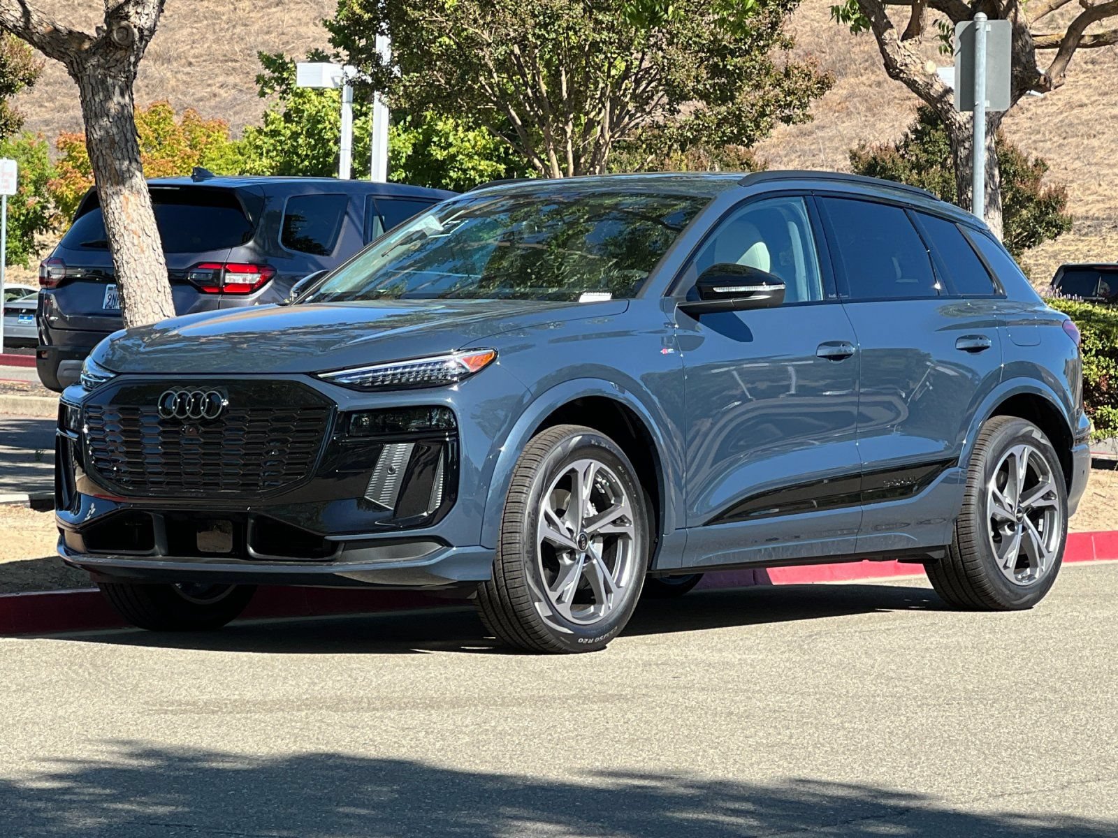New 2027 Audi Q6 e-tron Premium Plus AWD/4WD image 2