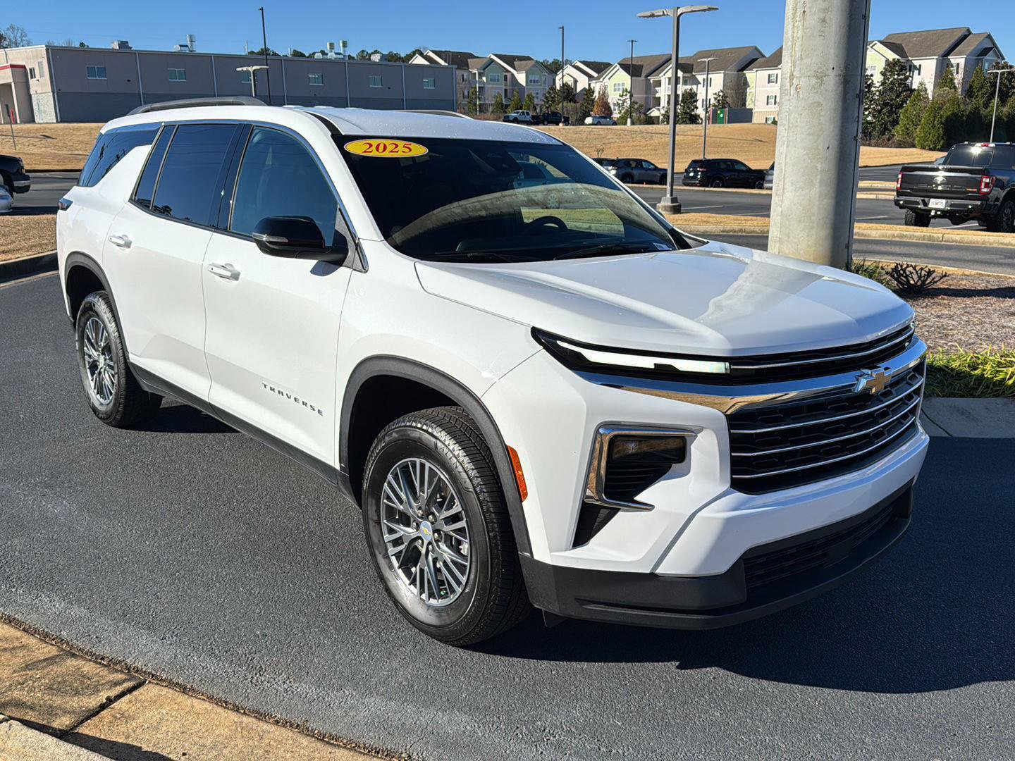 Used 2025 Chevrolet Traverse LT image 6