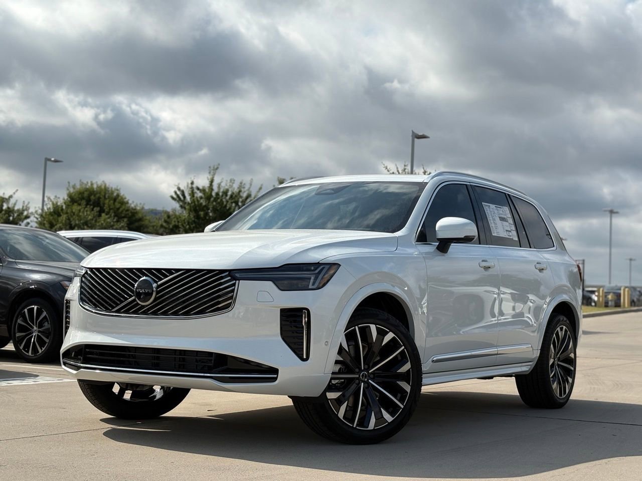 New 2026 Volvo XC90 B6 Ultra w/ Protection Package image 2