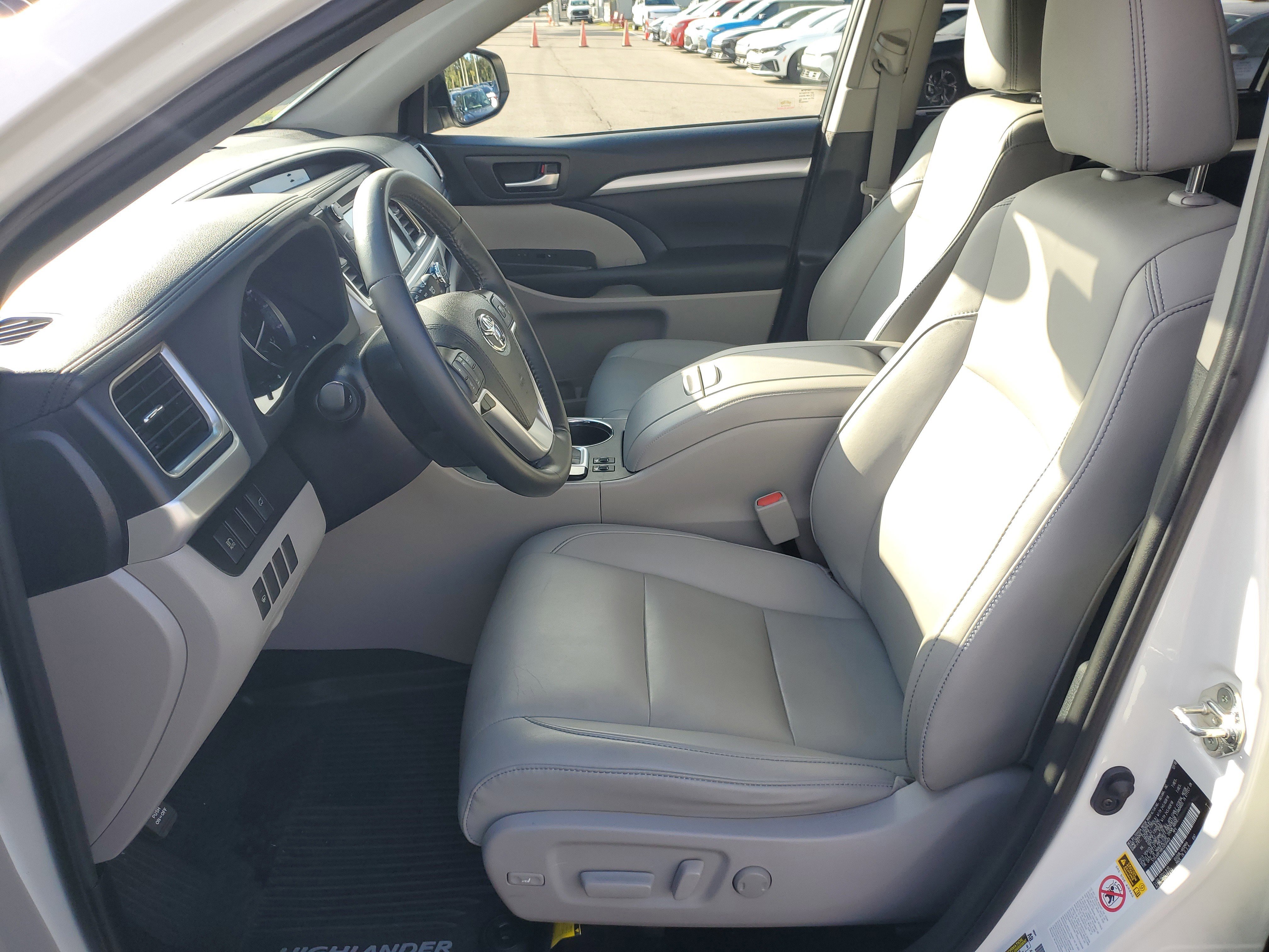 Used 2019 Toyota Highlander XLE image 23