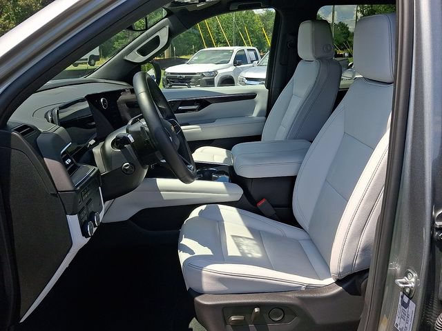 Used 2026 Chevrolet Suburban Premier AWD/4WD image 10