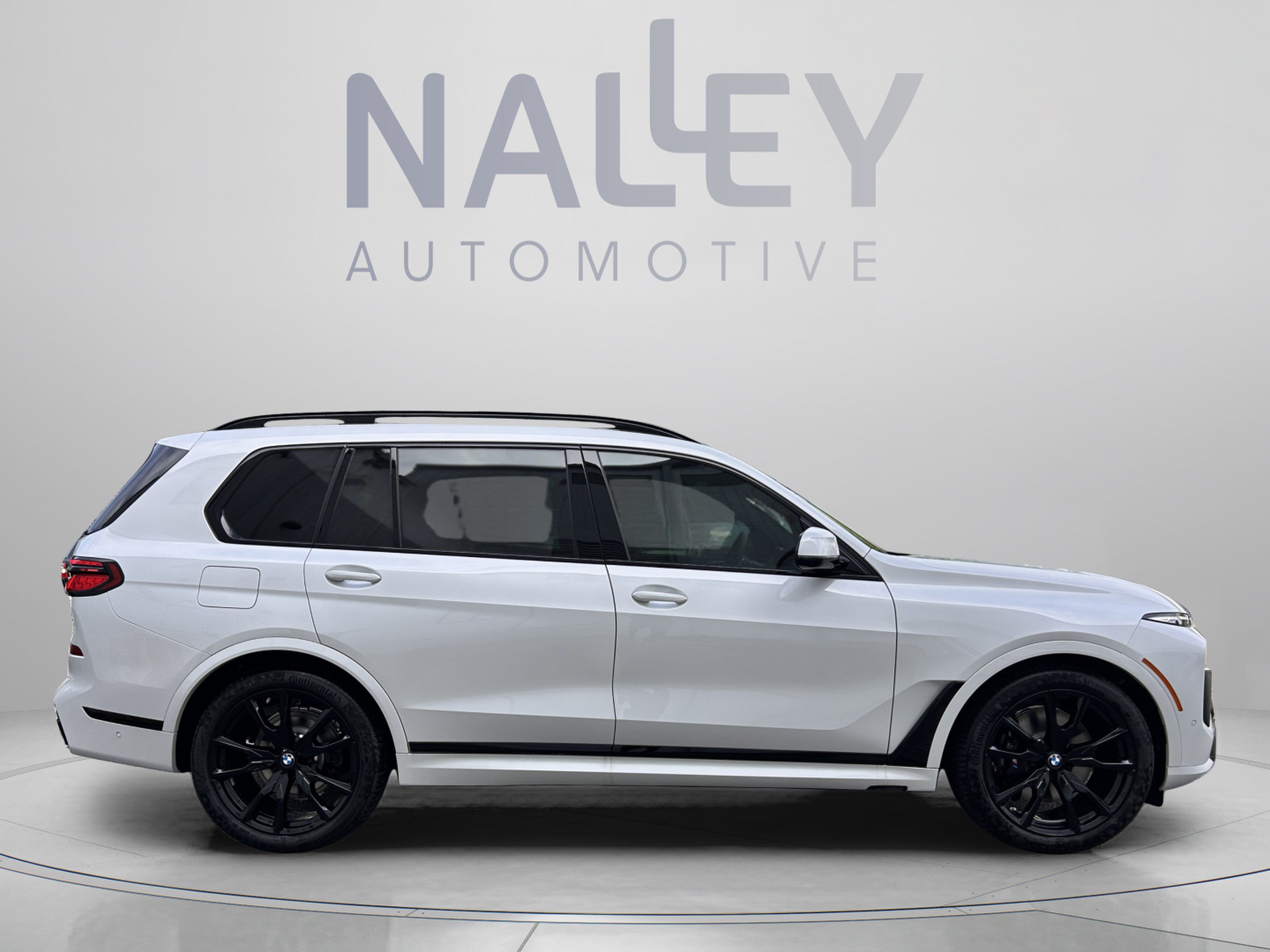 Used 2027 BMW X7 xDrive40i w/ M Sport Package AWD/4WD image 4