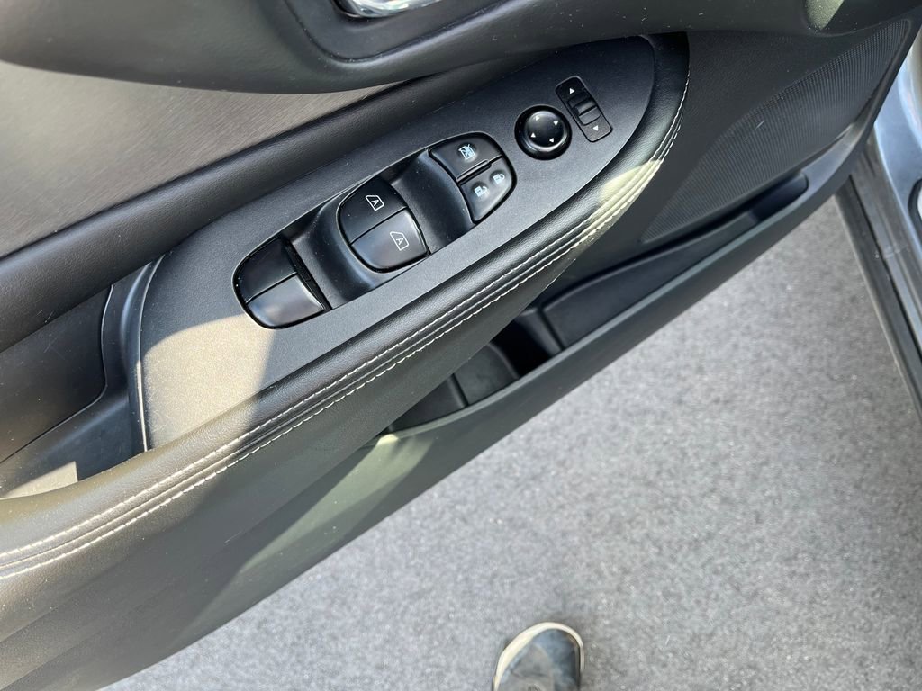 Used 2023 Nissan Murano SV AWD/4WD image 12