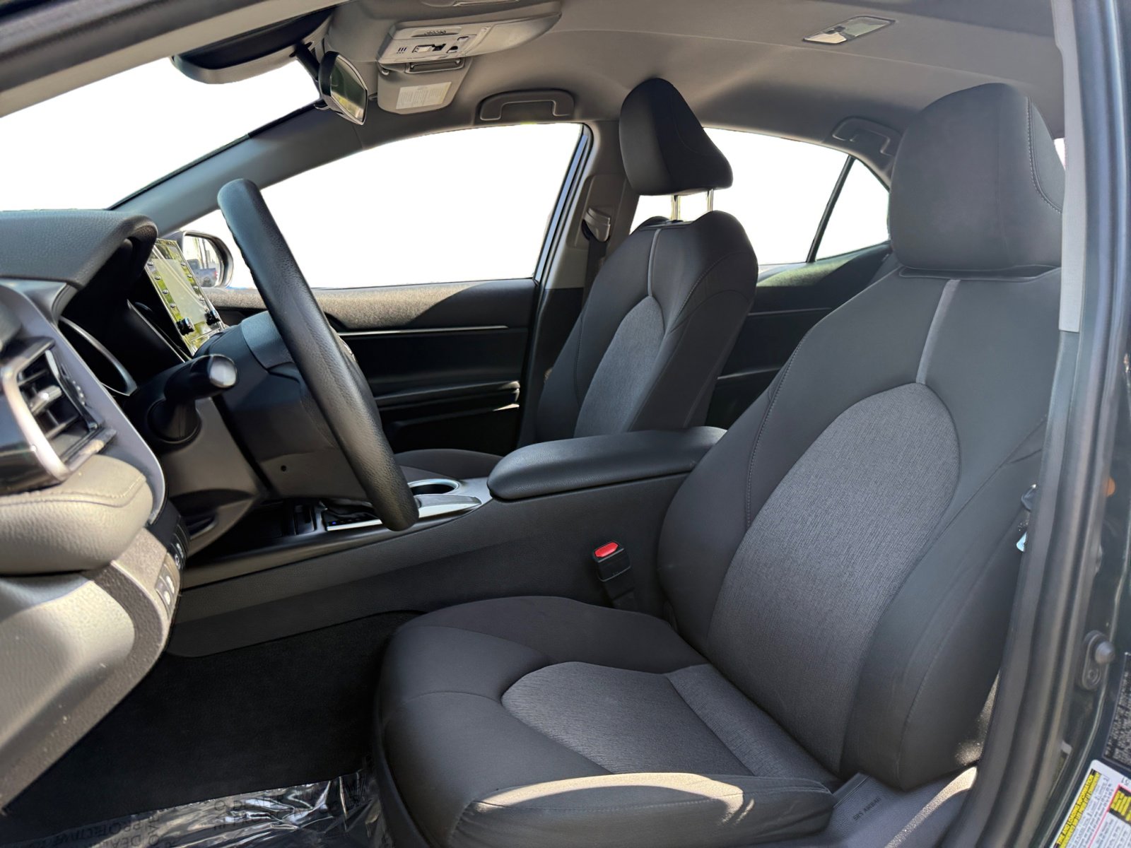 Used 2021 Toyota Camry LE image 9