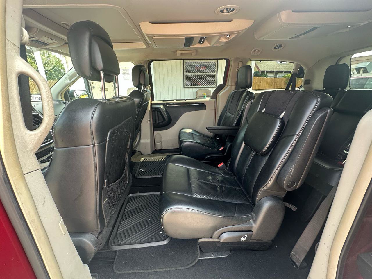 Used 2011 Chrysler Town & Country Limited FWD image 12