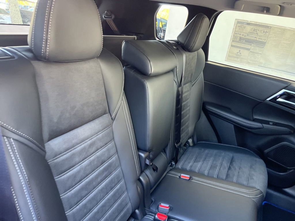 New 2025 Mitsubishi Outlander SE image 23