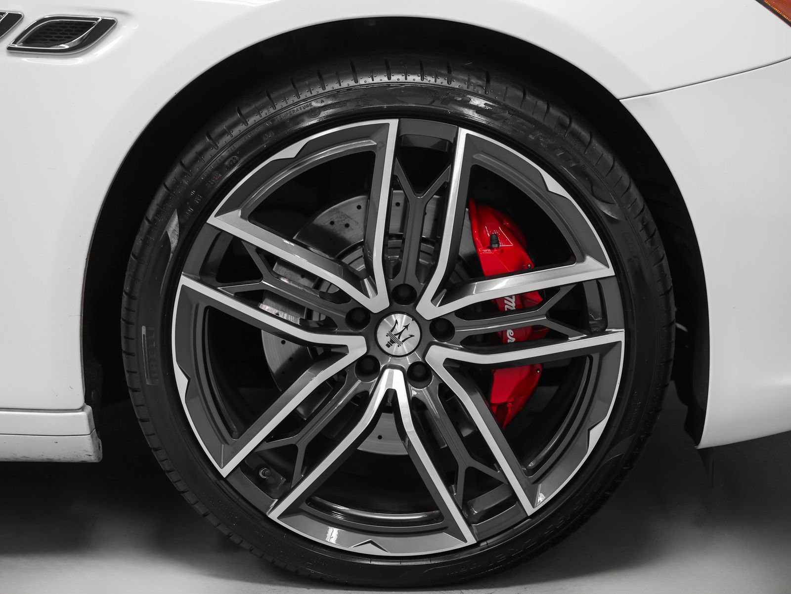 Used 2023 Maserati Quattroporte Modena RWD image 16