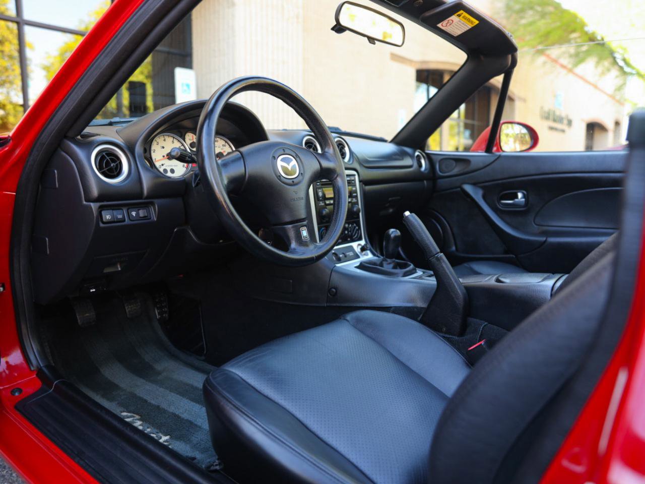 Used 2003 MAZDA MX-5 Miata RWD image 9