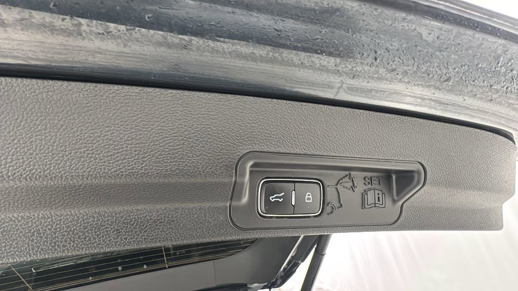 Used 2022 Ford Explorer XLT w/ Equipment Group 202A image 17