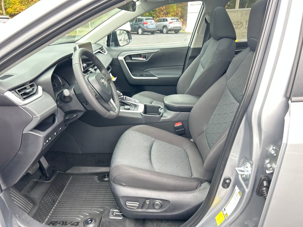 New 2025 Toyota RAV4 XLE image 17