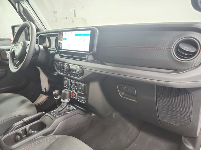 Used 2025 Jeep Wrangler Unlimited Rubicon AWD/4WD image 36