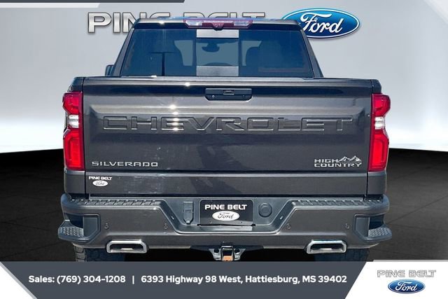 Used 2022 Chevrolet Silverado 1500 High Country w/ Technology Package image 4