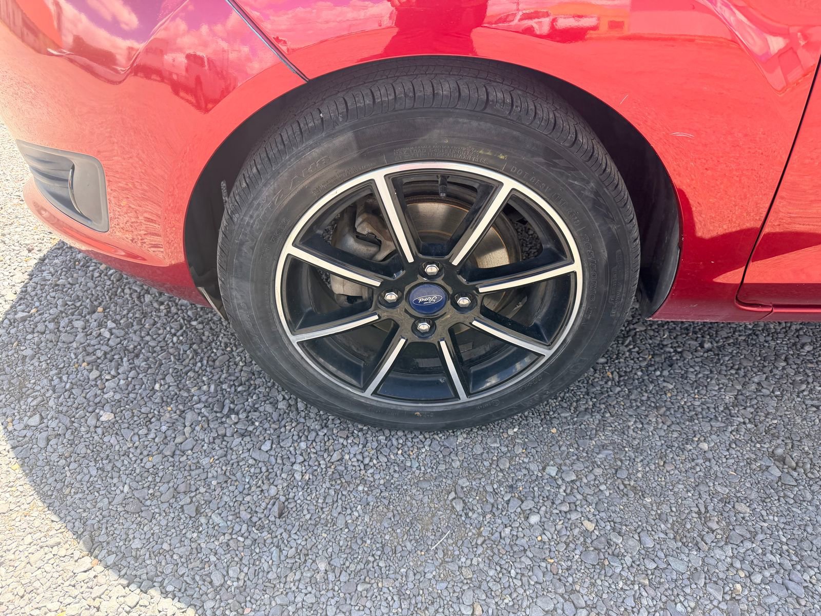 Used 2016 Ford Fiesta SE w/ SE Black Package FWD image 5