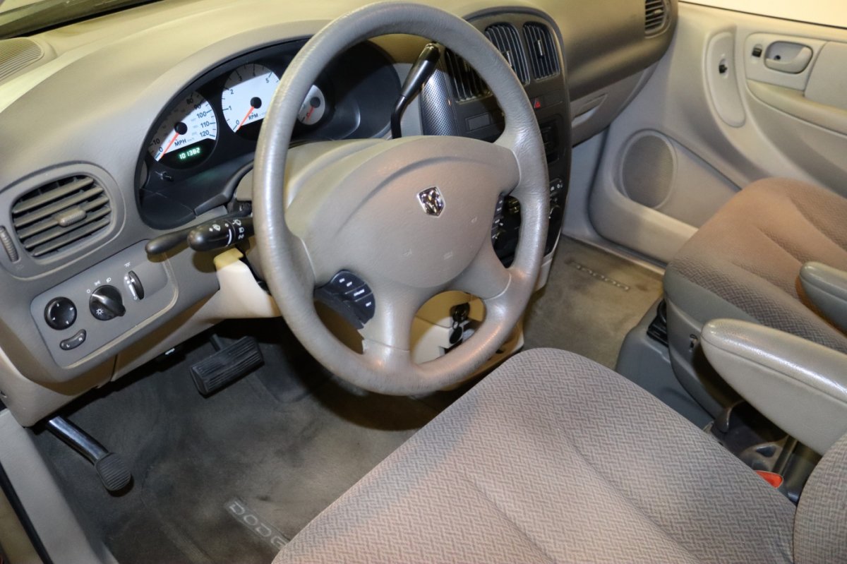 Used 2007 Dodge Caravan SXT w/ Popular Equipment Group I FWD image 12