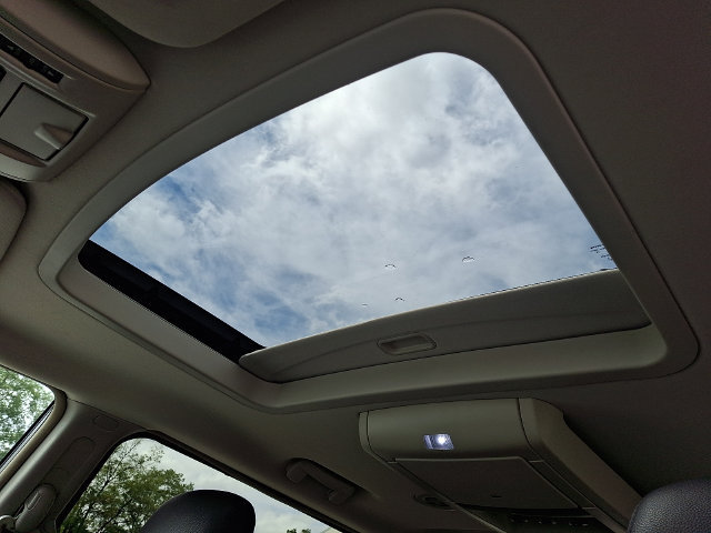 Used 2016 Chrysler Town & Country Touring-L FWD image 17