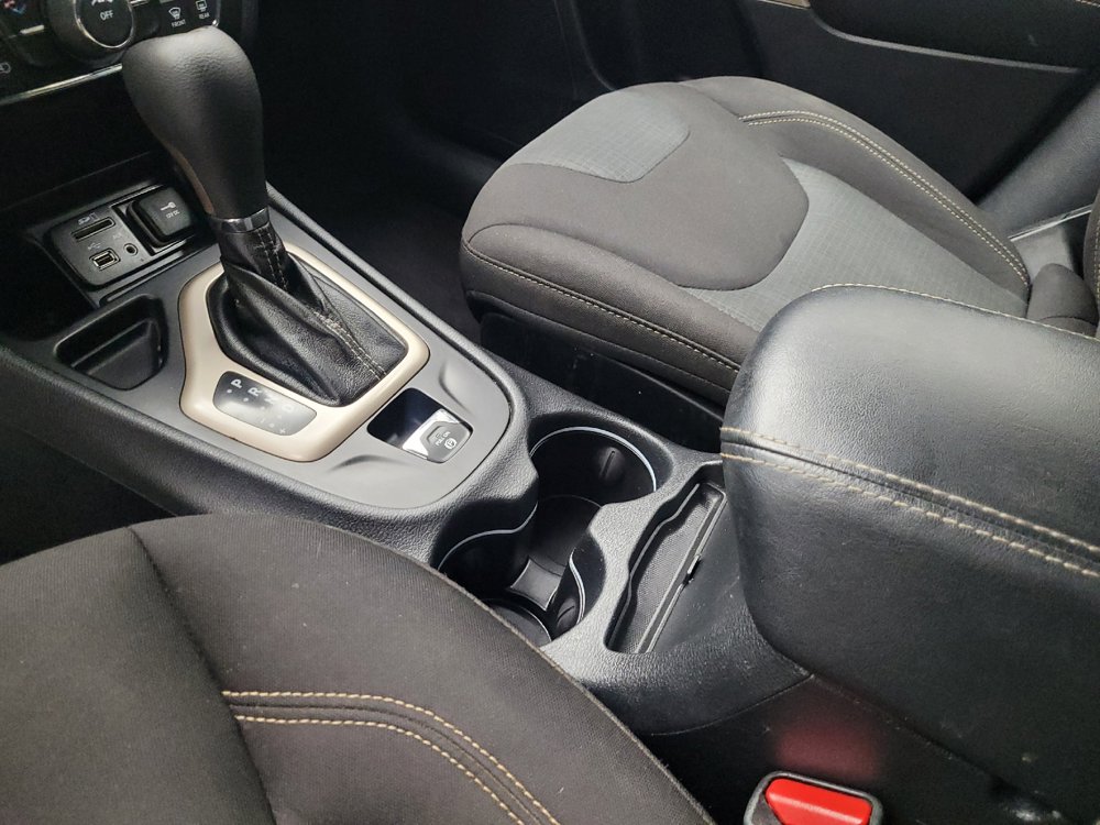 Used 2017 Jeep Cherokee Latitude FWD image 26