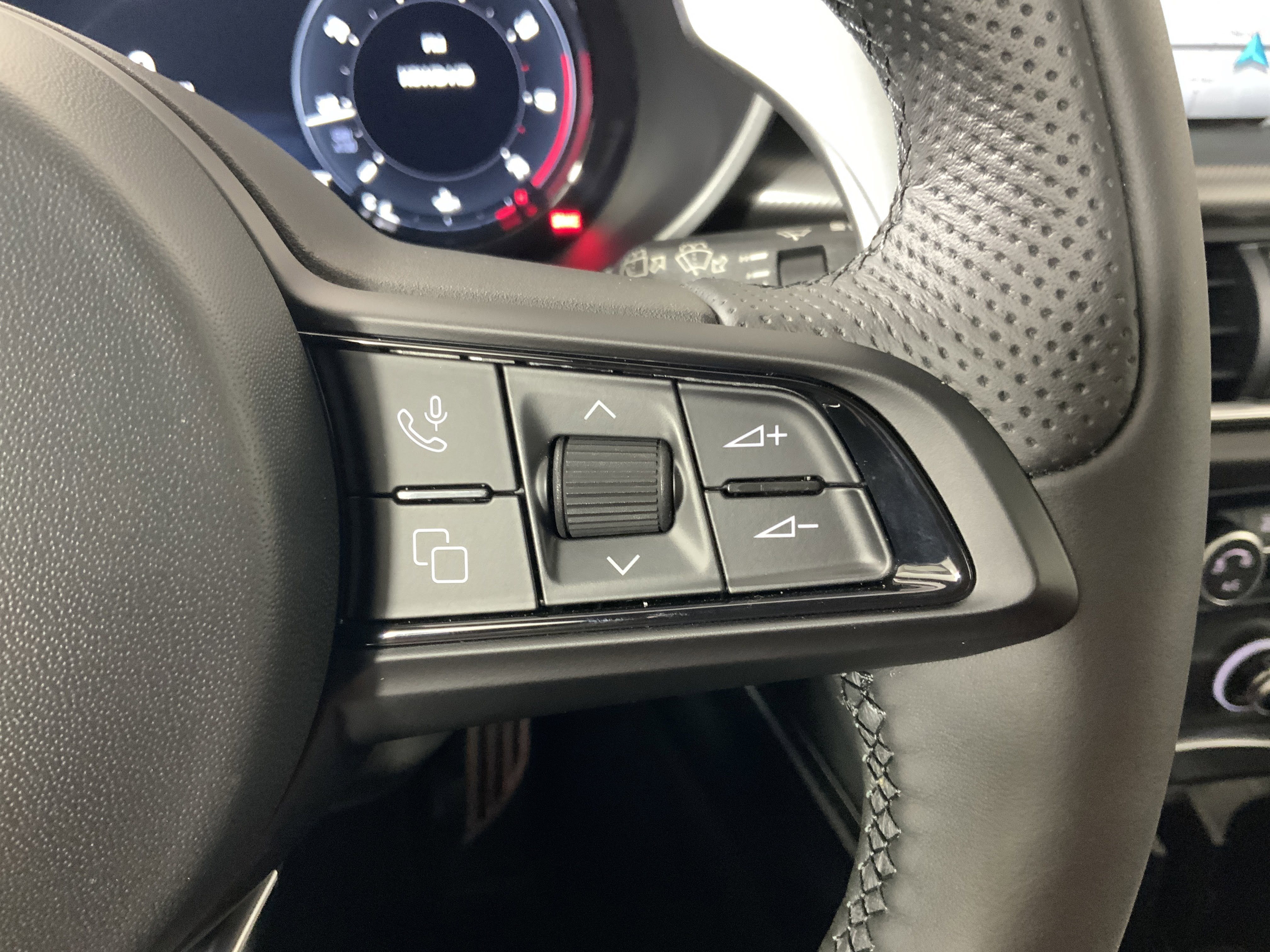 New 2025 Alfa Romeo Stelvio Sprint w/ Convenience Package image 27