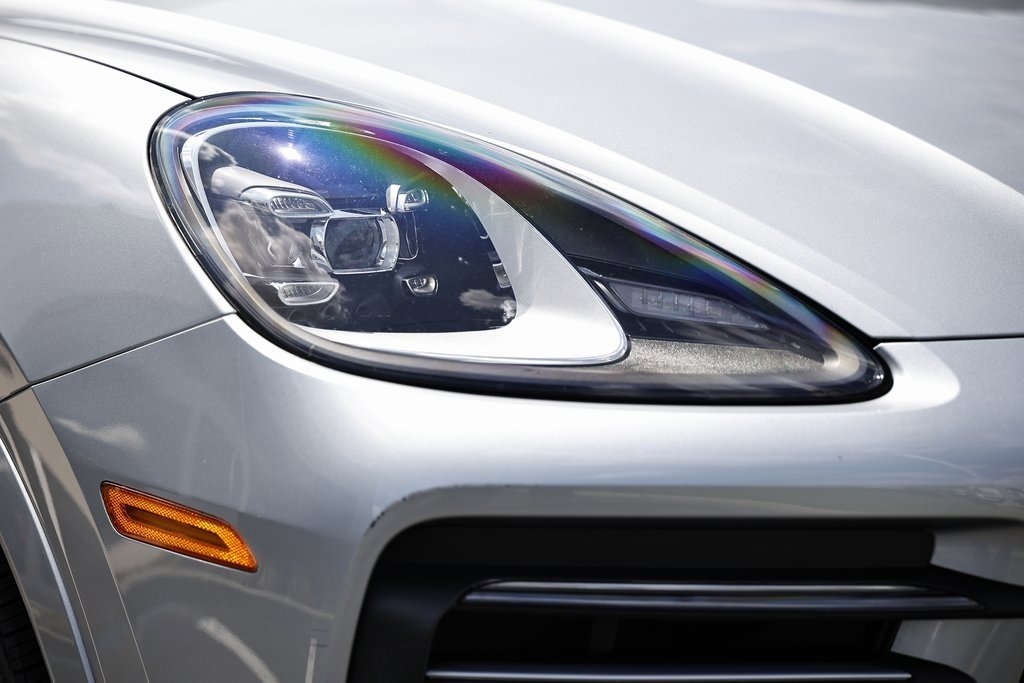 Used 2022 Porsche Cayenne Platinum Edition image 16