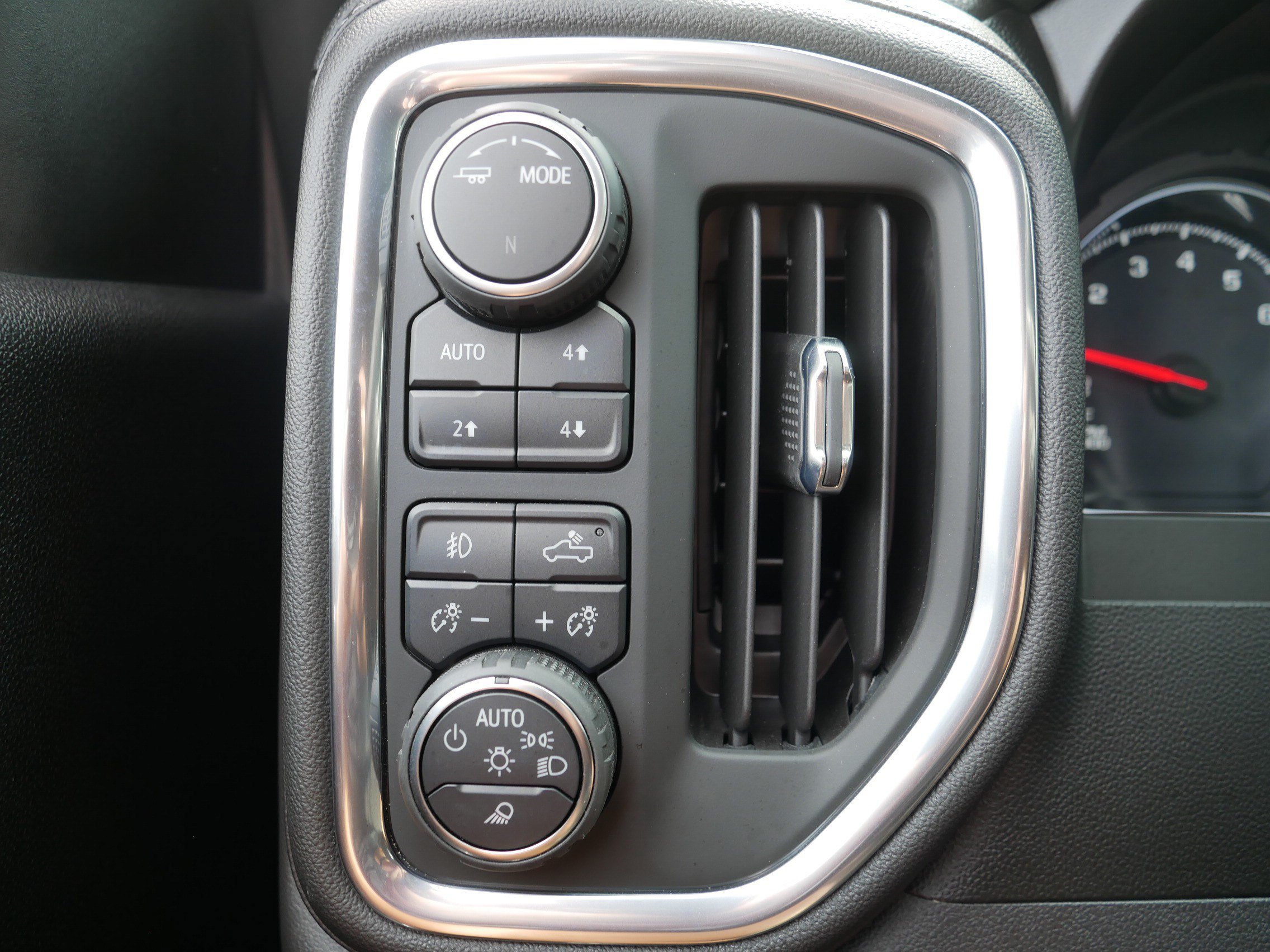 Used 2021 Chevrolet Silverado 1500 LTZ AWD/4WD image 26