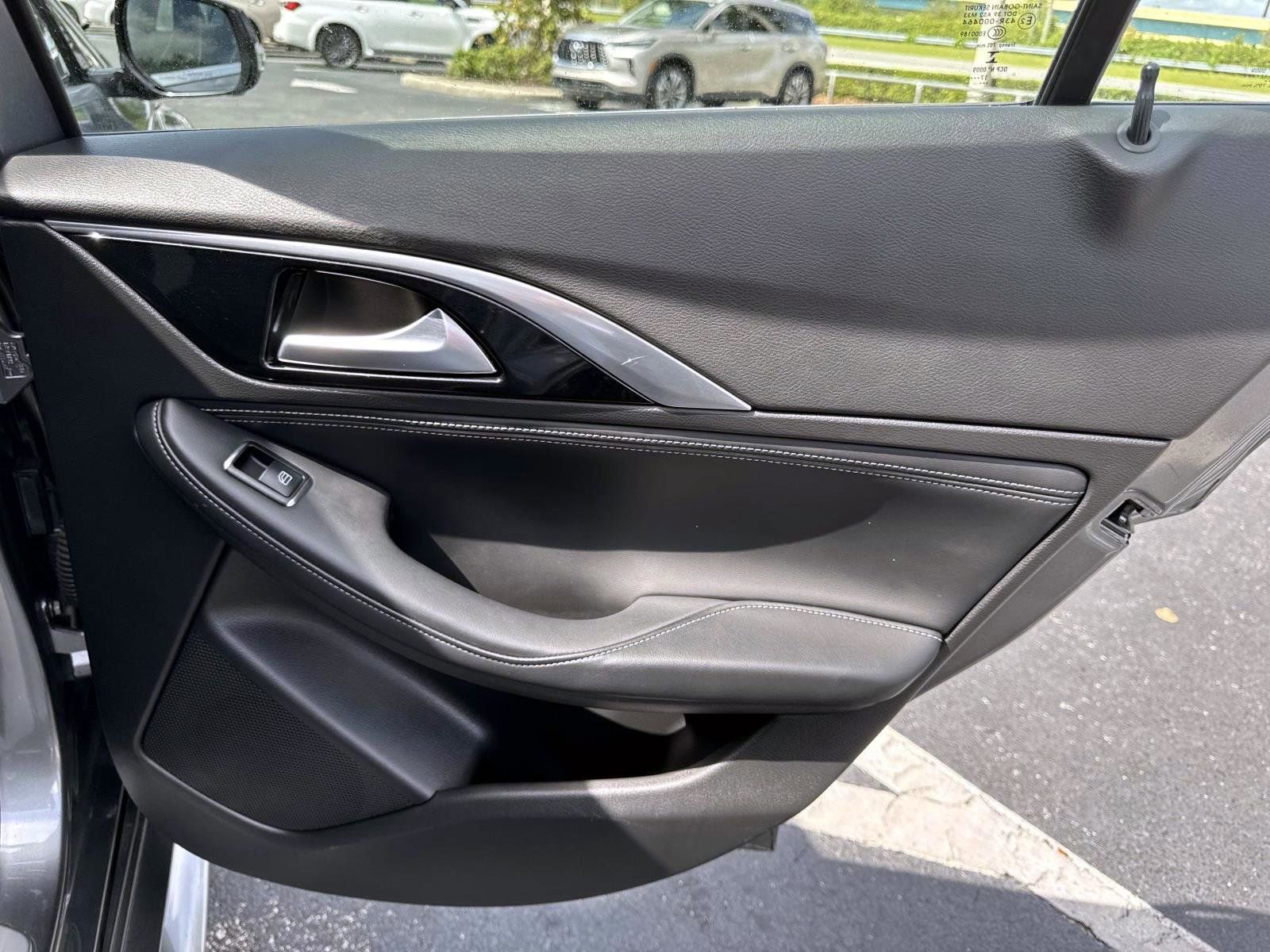 Used 2018 INFINITI QX30 Sport w/ Cargo Package image 16