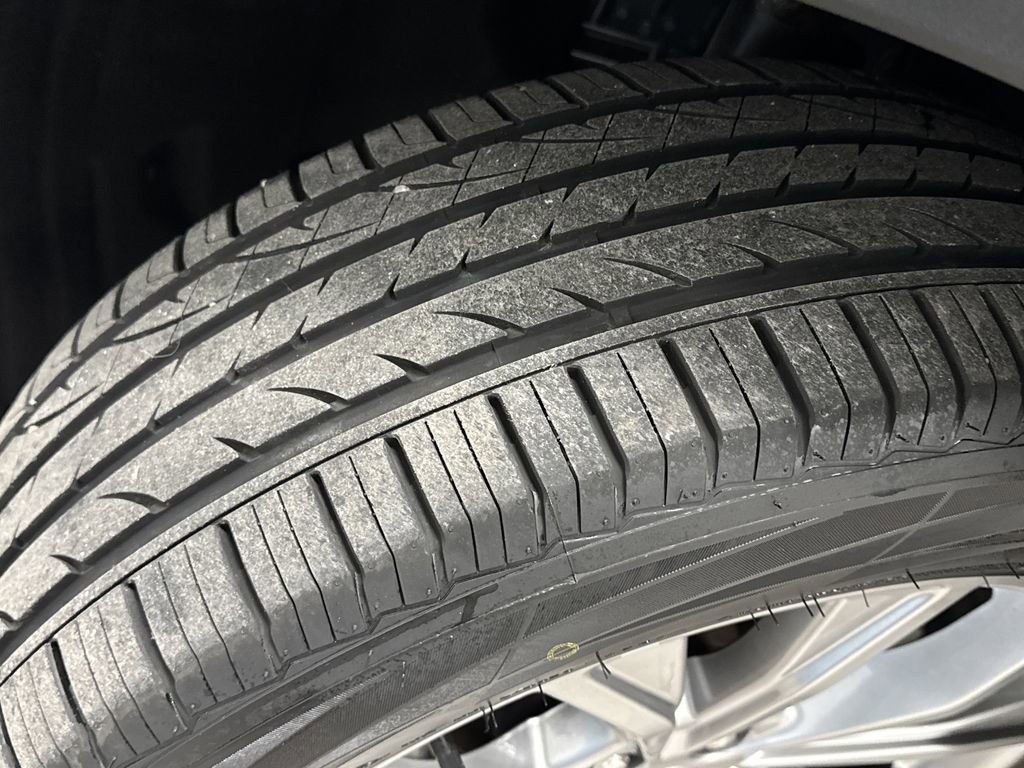 Used 2023 Ford Explorer Limited image 39