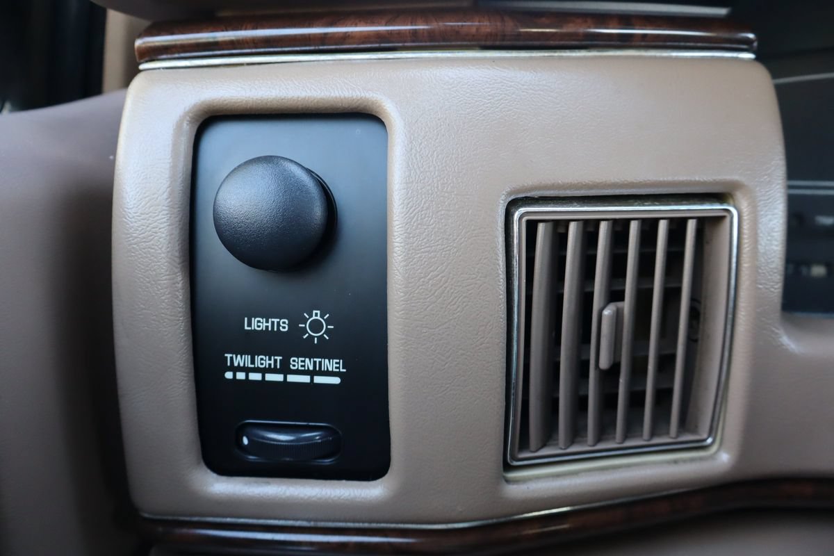 Used 1996 Buick Roadmaster Estate RWD image 30