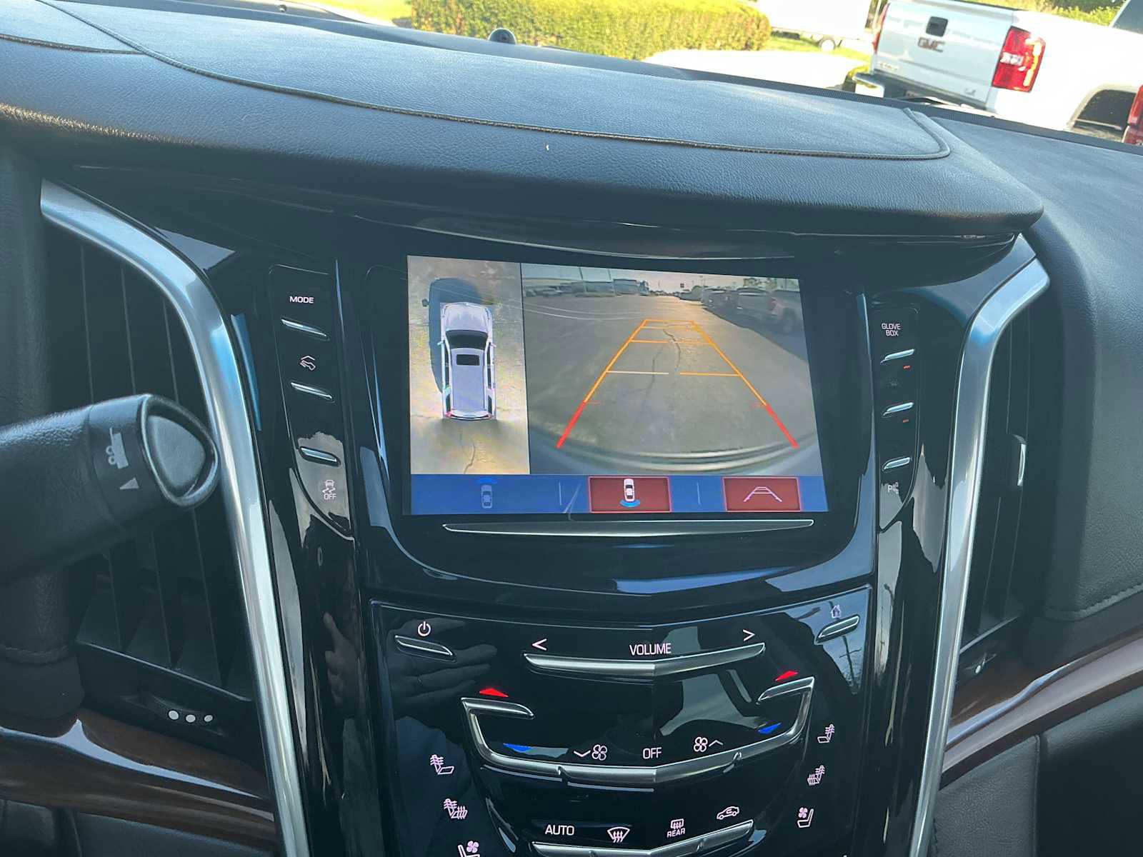 Used 2020 Cadillac Escalade Premium Luxury AWD/4WD image 13
