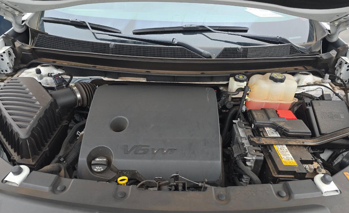 Used 2023 Chevrolet Traverse LT w/ LT Premium Package AWD/4WD image 7