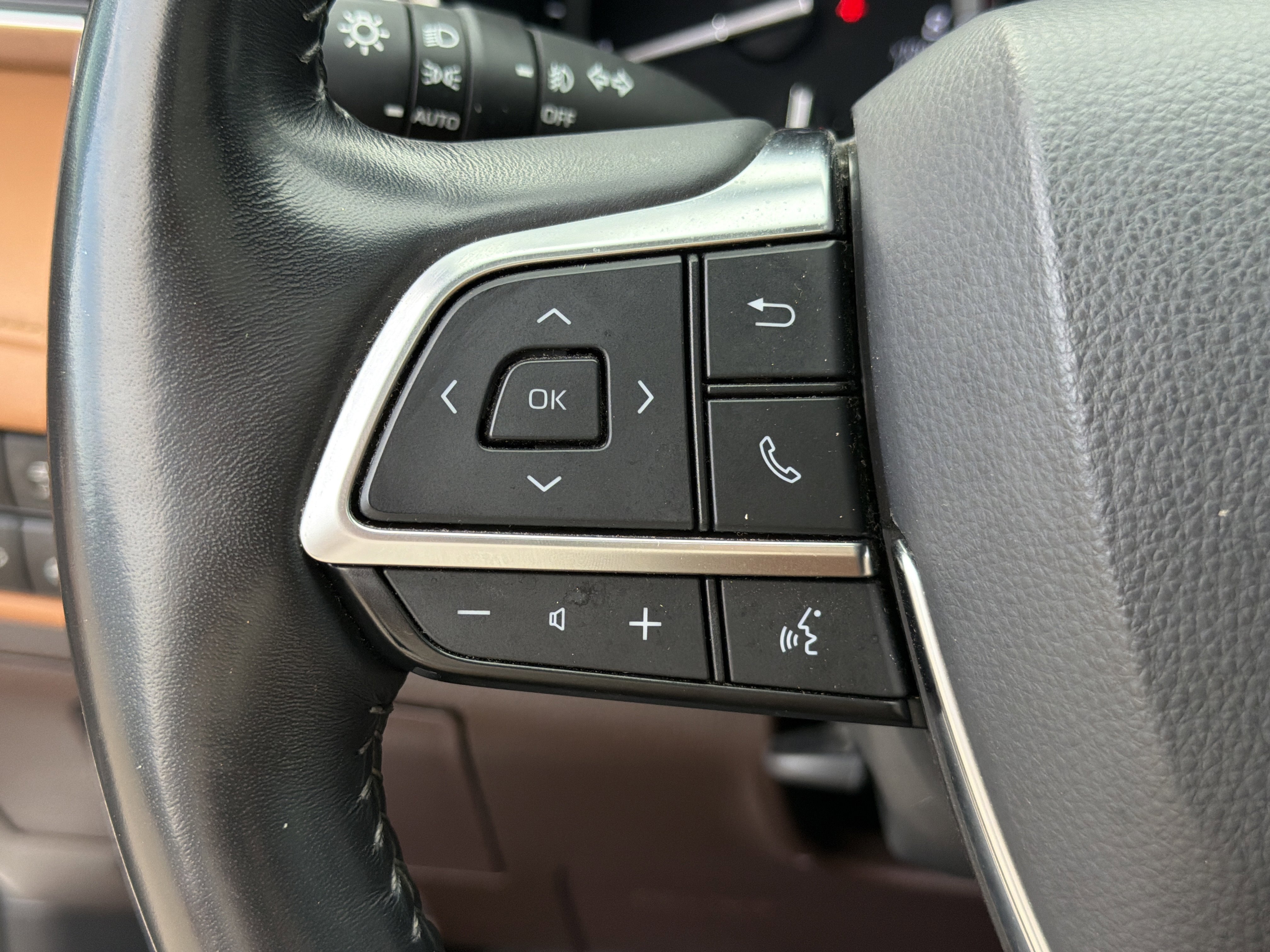 Used 2020 Toyota Highlander Platinum FWD image 72