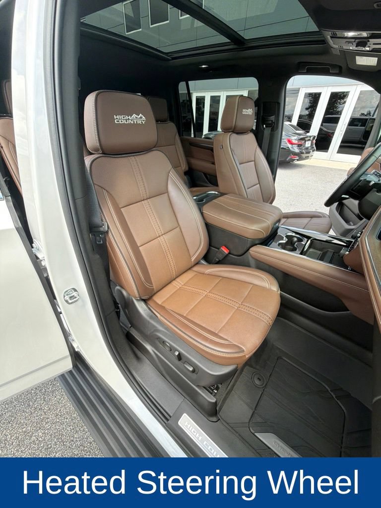 Used 2025 Chevrolet Suburban High Country RWD image 22