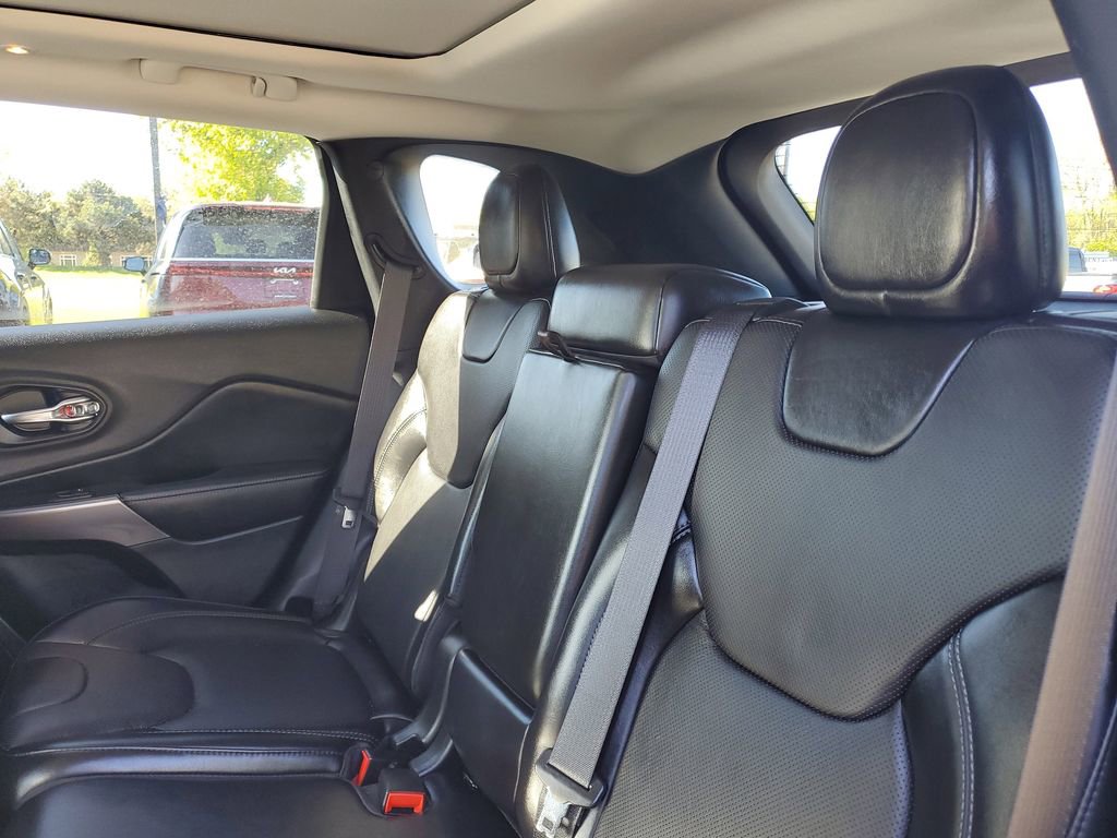 Used 2021 Jeep Cherokee Limited w/ Elite Package AWD/4WD image 26
