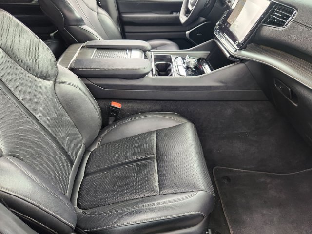 Used 2024 Jeep Wagoneer Series II AWD/4WD image 11