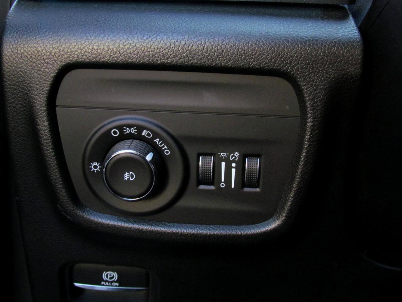Used 2023 Jeep Grand Cherokee Overland w/ Luxury Tech Group IV RWD image 25