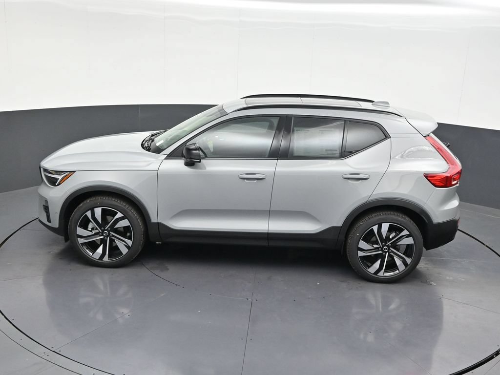 New 2026 Volvo XC40 B5 Plus AWD/4WD image 14