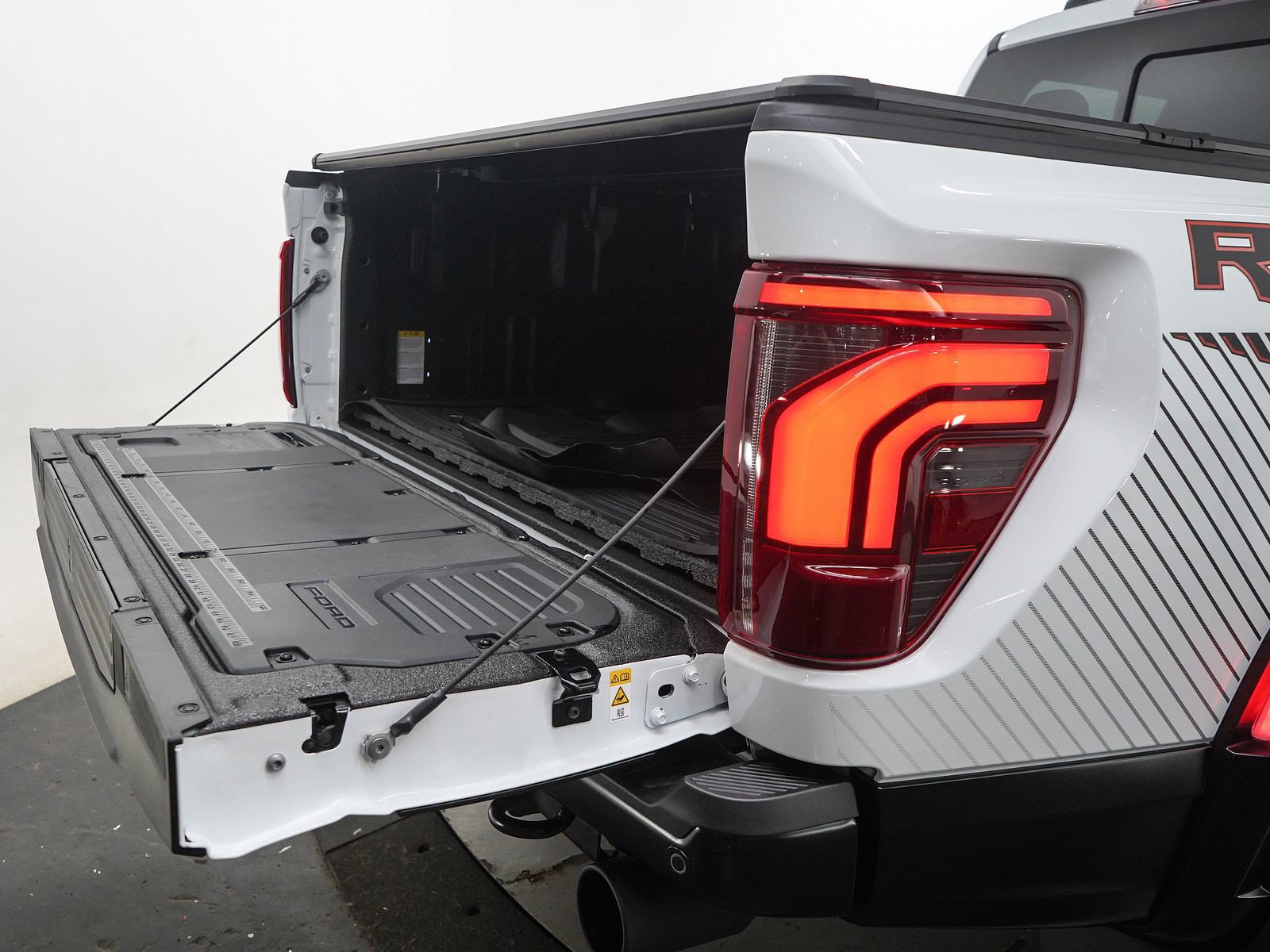 Used 2024 Ford F150 Raptor AWD/4WD image 9