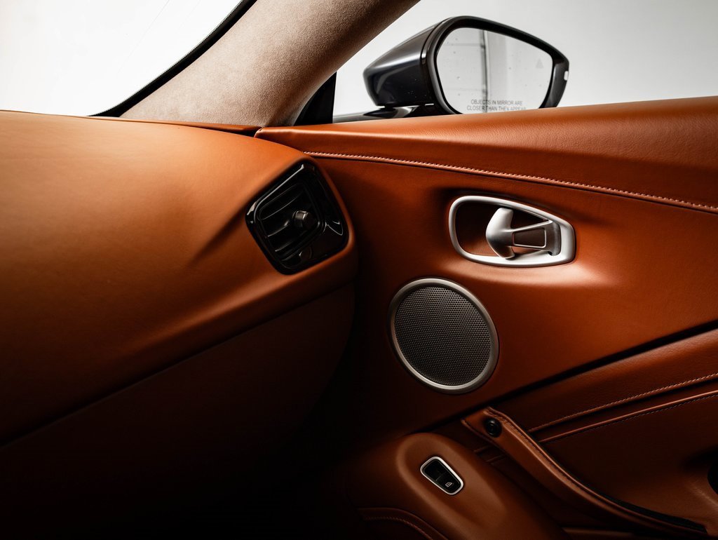 Used 2020 Aston Martin V8 Vantage Coupe image 44