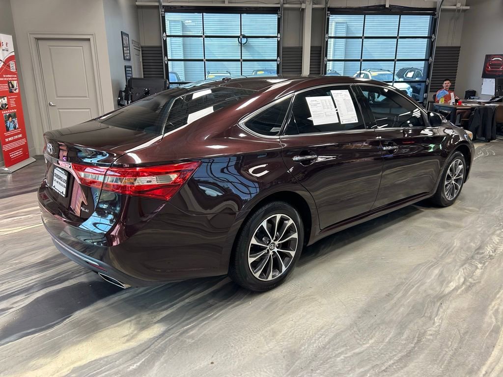 Used 2018 Toyota Avalon XLE image 29