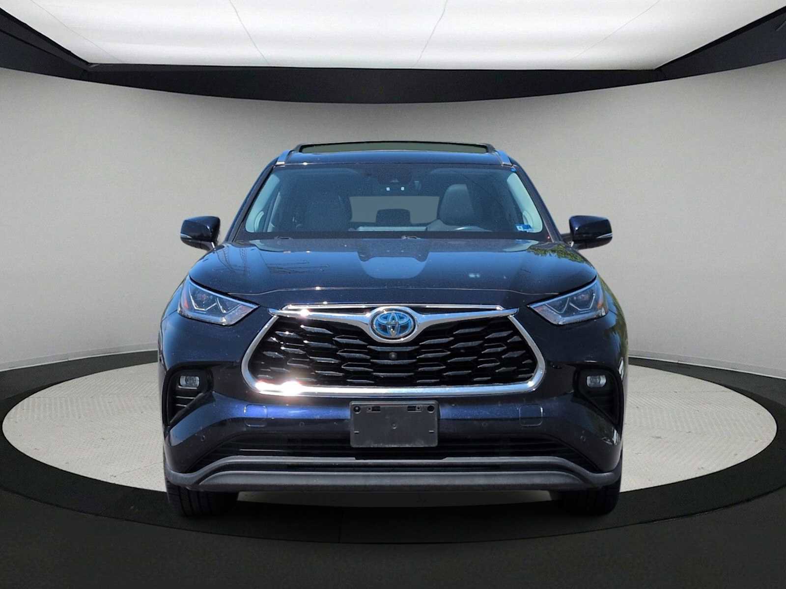 Used 2021 Toyota Highlander Limited image 3