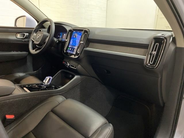 Used 2025 Volvo XC40 B5 Plus AWD/4WD image 25