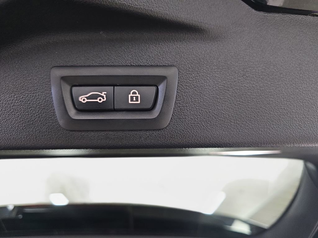 Certified 2022 BMW X5 xDrive45e w/ M Sport Package image 31