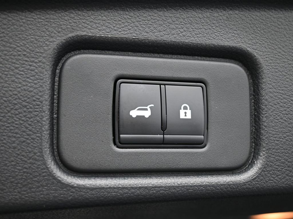 Used 2025 Nissan Pathfinder SV image 39