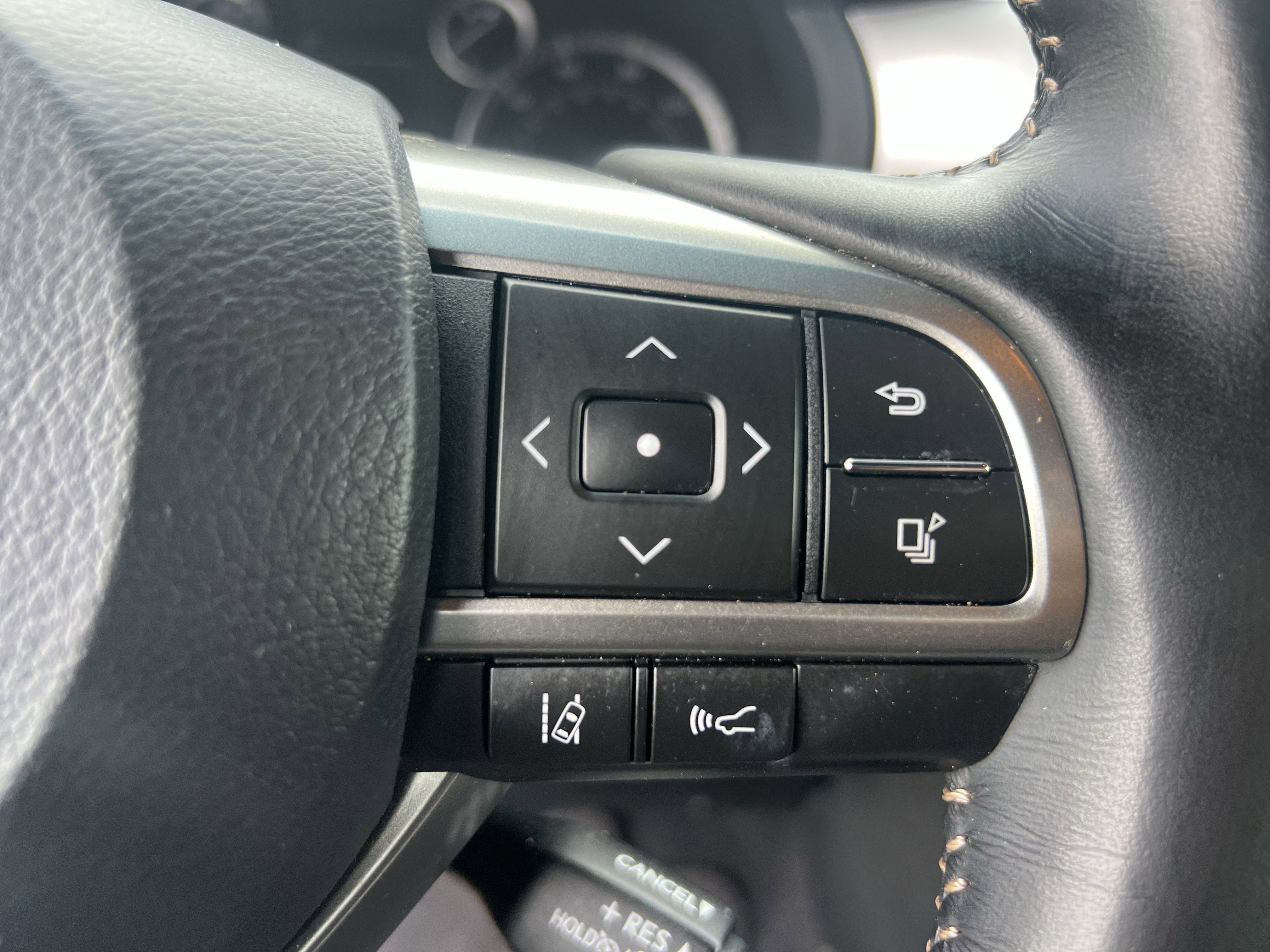 Used 2023 Lexus GX 460 Luxury w/ Accessory Package image 23