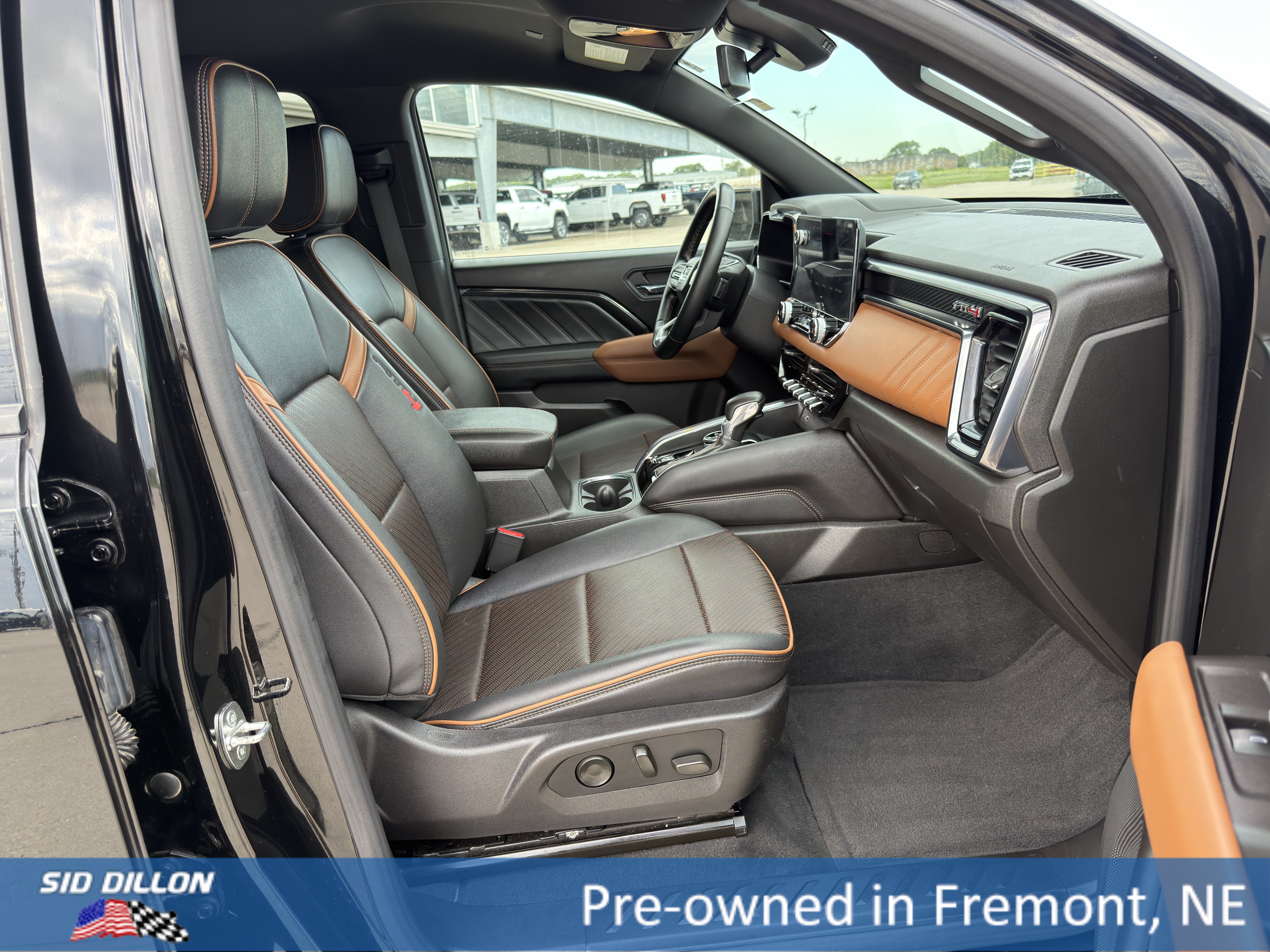 Certified 2023 GMC Canyon AT4 w/ AT4 Premium Package AWD/4WD image 15