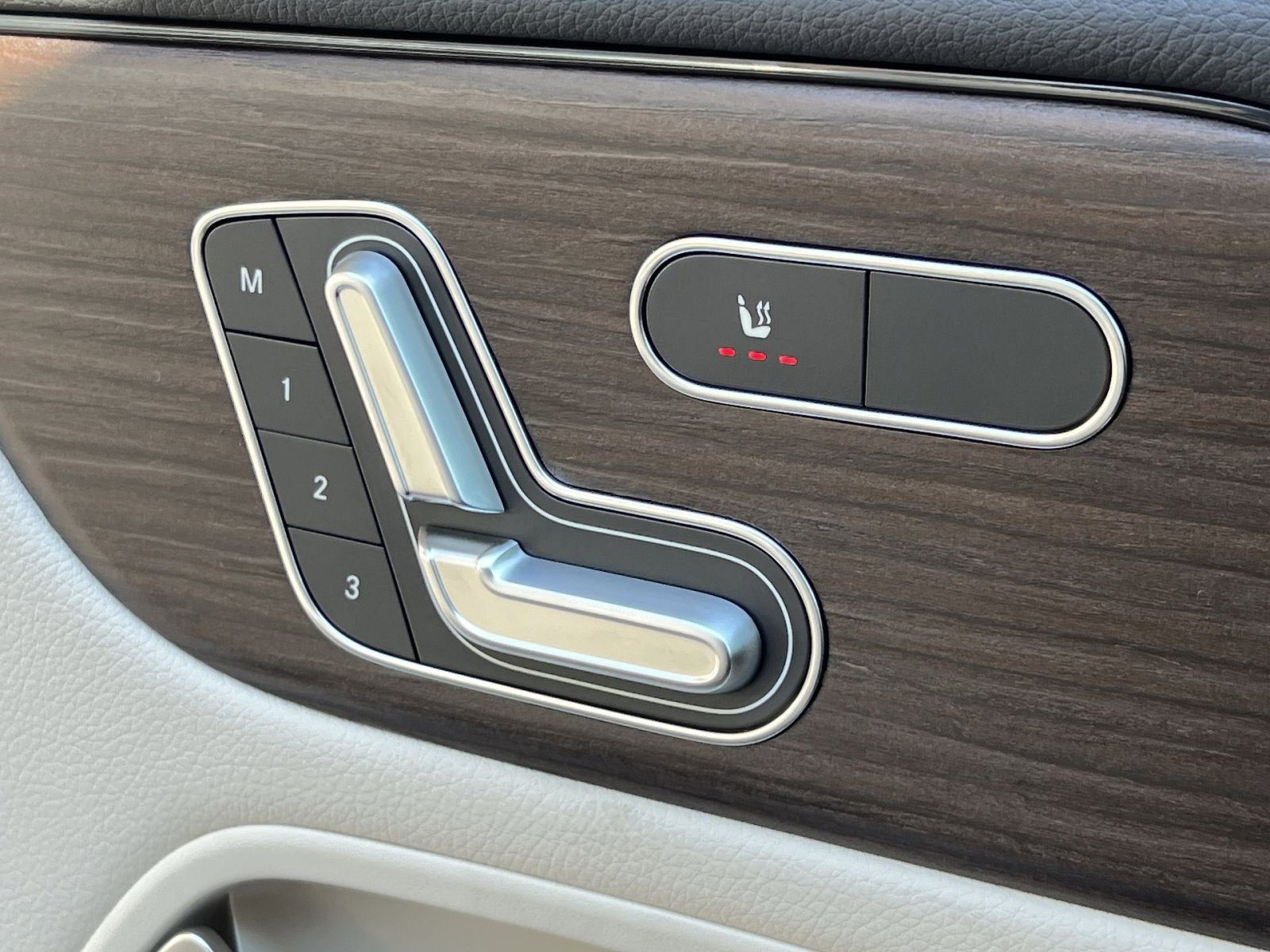 Certified 2026 Mercedes-Benz GLB 250 4MATIC image 33