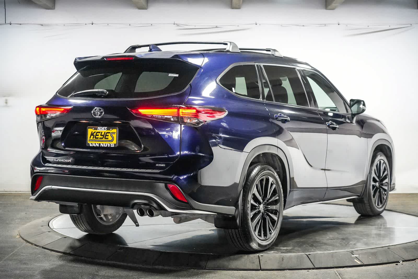 Used 2023 Toyota Highlander XSE FWD image 6