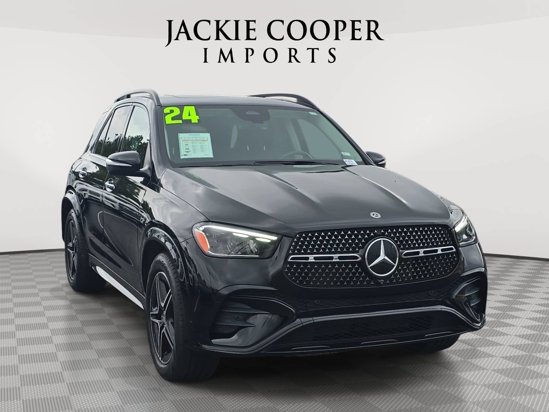 Used 2024 Mercedes-Benz GLE 350 4MATIC w/ AMG Line Exterior image 3