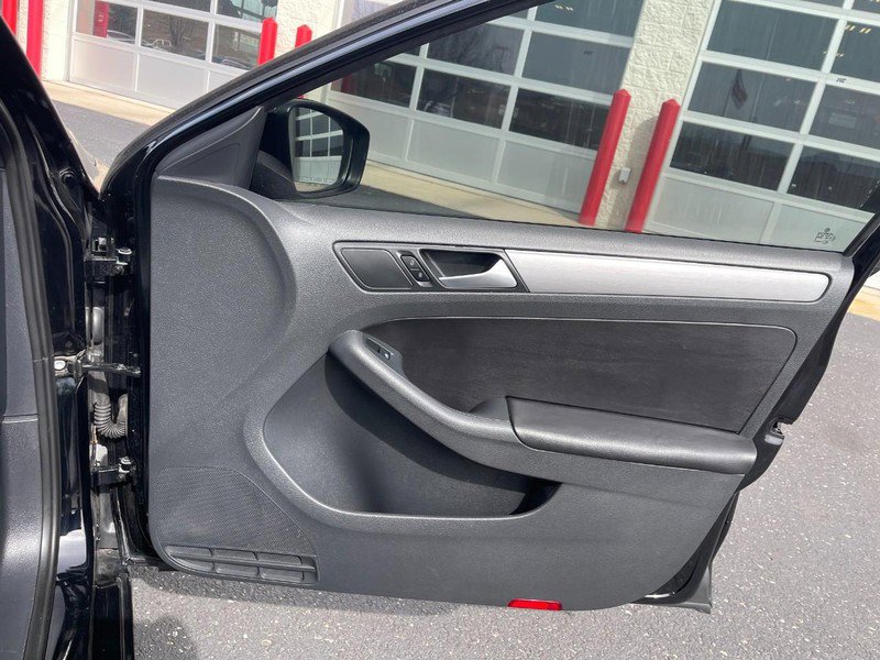 Used 2016 Volkswagen Jetta Sport image 11