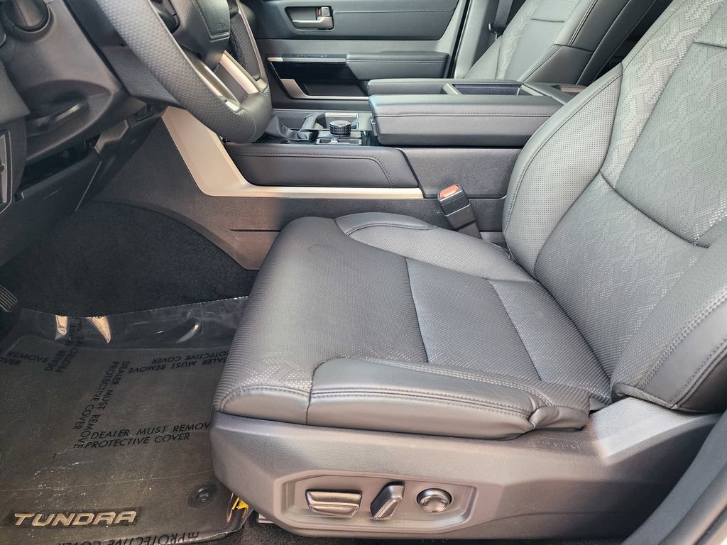 Used 2025 Toyota Tundra Limited AWD/4WD image 23